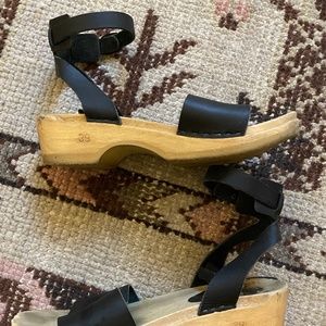 SVEN ankle wrap clog